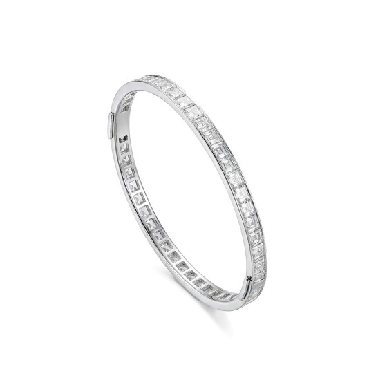 White gold emerald-cut diamond tennis bracelet